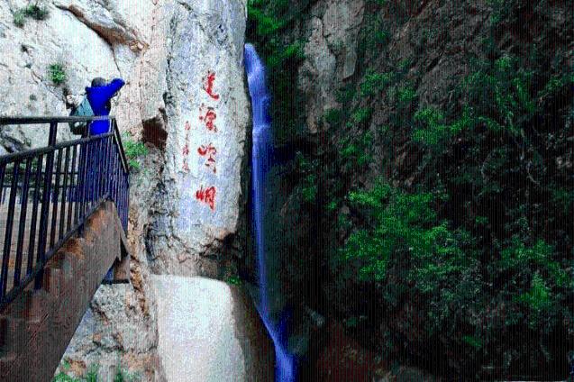 古怪巫师逃离村庄